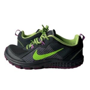 Nike Black and Green Performance Sneakers